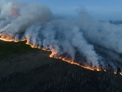 كندا تعلن حالة الطوارئ وتجلي 17 ألف شخص من مقاطعة مانيتوبا بسبب حرائق الغابات 1 كندا تعلن حالة الطوارئ وتجلي 17 ألف شخص من مقاطعة مانيتوبا بسبب حرائق الغابات حرائق الغابات فى كندا