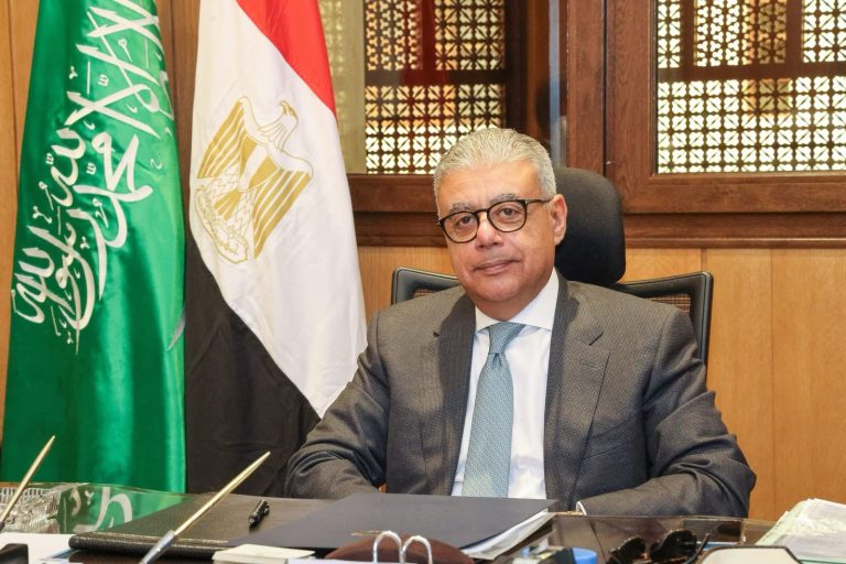 بعد فيديو الشاب المصري والكفيل السعودي.. تدخل حكومي يُنهي الأزمة ويعيد حقوق العامل