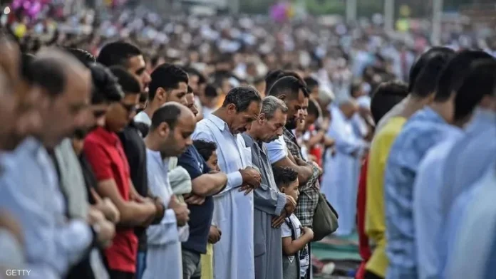 بتوقيت القاهرة.. موعد صلاة عيد الأضحى 2025 في محافظات مصر وطريقة أداء صلاة العيد في المنازل والساحات