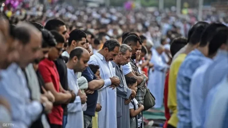 بتوقيت القاهرة.. موعد صلاة عيد الأضحى 2025 في محافظات مصر وطريقة أداء صلاة العيد في المنازل والساحات