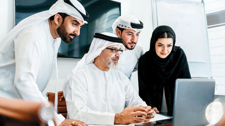 الإمارات تُحدد 3 شروط رئيسية لمنح موظفي الحكومة إجازة التفرغ للعمل الحر
