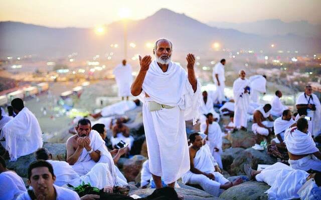 أجمل رسائل تهنئة وقفة عرفات 2025 للأهل والأصدقاء.. يوم لا يُنسى في أيام الله المباركة أجمل رسائل تهنئة وقفة عرفات 2025 للأهل والأصدقاء.. يوم لا يُنسى في أيام الله المباركة