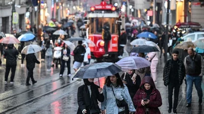أمطار رعدية وعواصف رملية 