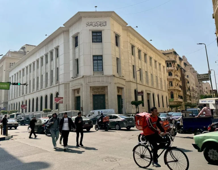 قفزة تاريخية في تحويلات المصريين بالخارج.. 29.4 مليار دولار خلال 10 شهور