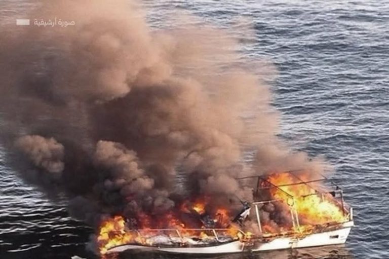صور وأسماء| تفاصيل وفاة مصري وإنقاذ 36 آخرين إثر احتراق مركب هجرة غير شرعية قبالة سواحل ليبيا