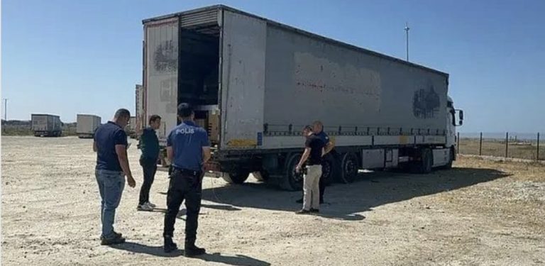نزلوا في تركيا وافتكروها إيطاليا.. القبض على 3 مهاجرين مصريين خرجوا من شاحنة تهريب في الوقت الخطأ!