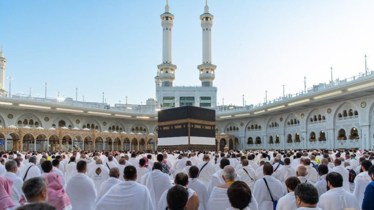 بحضور شعبي ورسمي.. نرصد أجواء صلاة عيد الأضحى في دول الخليج