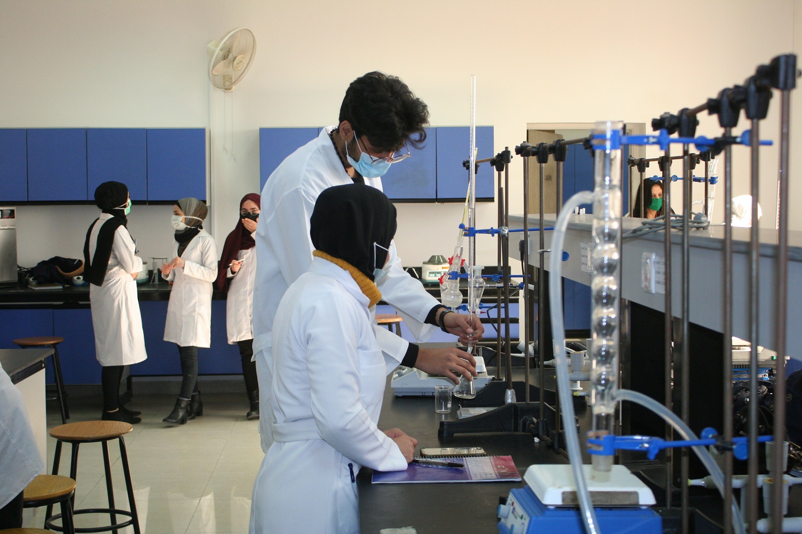 جدول مصاريف كلية الصيدلة في الجامعات الخاصة والأهلية 2025 ومؤشرات الحد الأدنى لتنسيق القبول بالكليات 