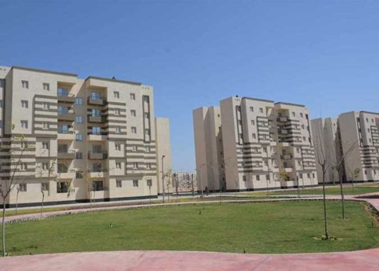 مقيمون بالخارج يستغيثون بوزير الإسكان لحل أزمة “بيت الوطن”.. ومطالبات بإعفاء مؤقت من غرامات التأخير