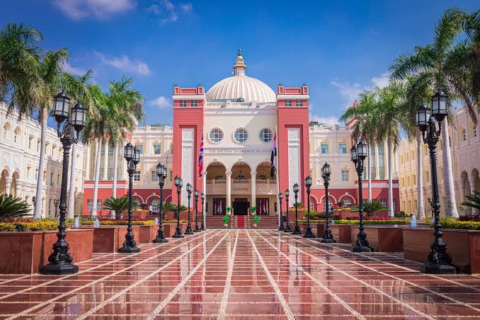 مصروفات الجامعة البريطانية في مصر (BUE) 2025‑2026 للطلاب المصريين والوافدين ومؤشرات تنسيق القبول في الكليات