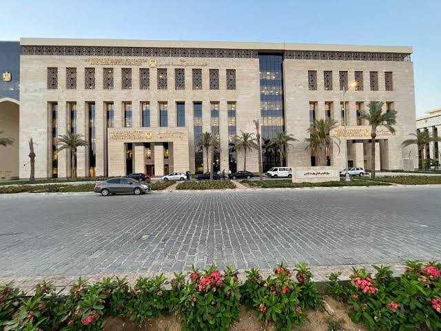 الفرق بين تنسيق ومصروفات الجامعات الخاصة والأهلية 2025.. دليل شامل للطلاب وأولياء الأمور