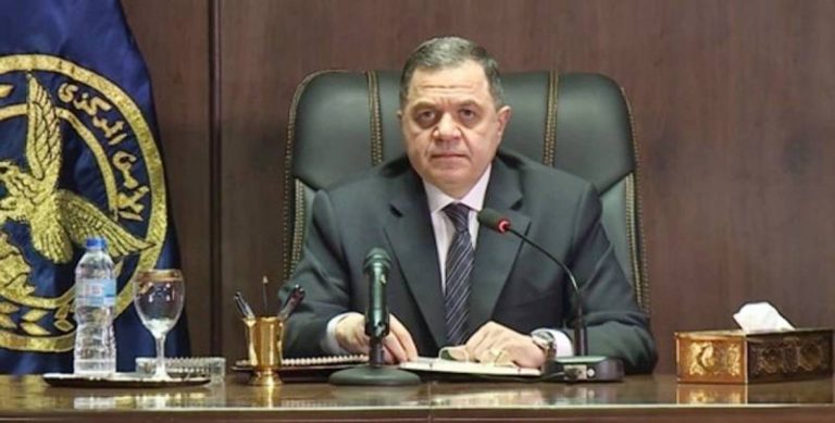تحذير رسمي من صفحات وهمية تبيع “شهادة تحركات” للمصريين بالخارج