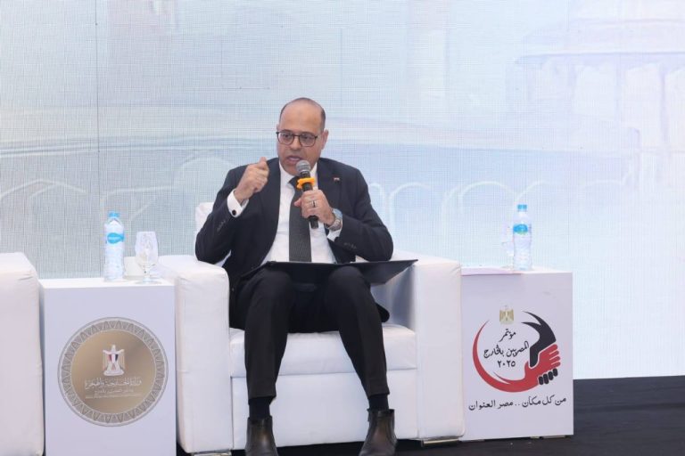 وزارة العمل تذكّر المصريين بالخارج بتسجيل عقود العمل لضمان حقوقهم