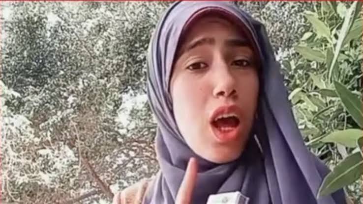 بعد القبض على علياء قمرون.. من هي علياء مناديل وسبب القبض عليها وتبرأ والدها منها؟