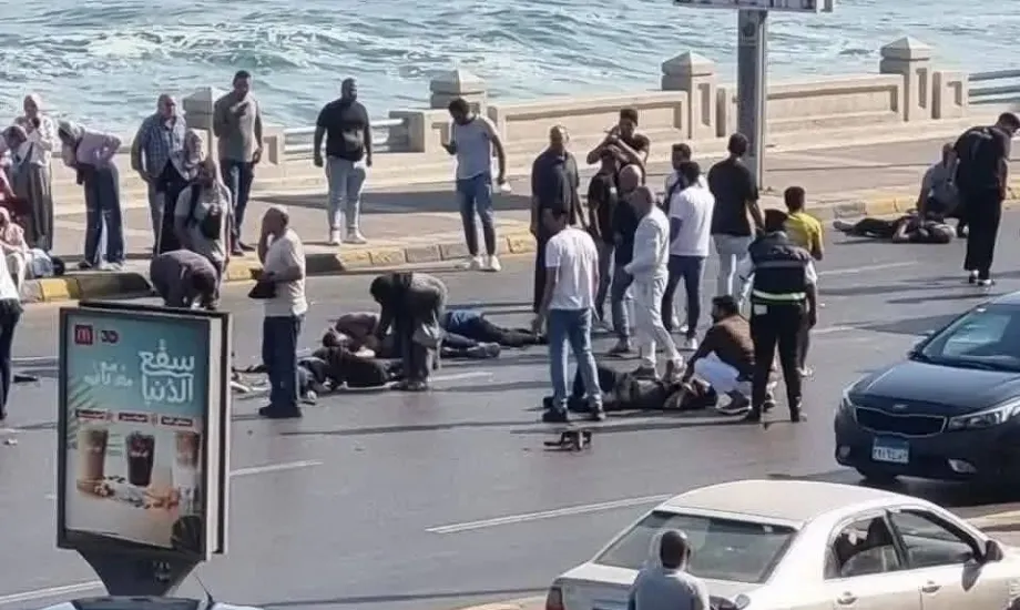 فيديو حادث كورنيش الشاطبي بالإسكندرية.. كيف حولت صورة تذكارية رحلة المصيف إلى كابوس؟