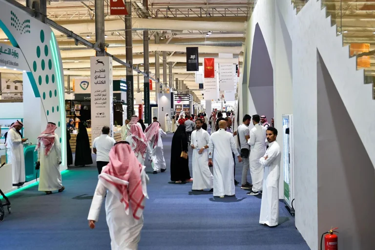 السعودية تختبر نظامًا جديدًا يسمح بنقل الكفالة دون موافقة الكفيل لبعض الفئات