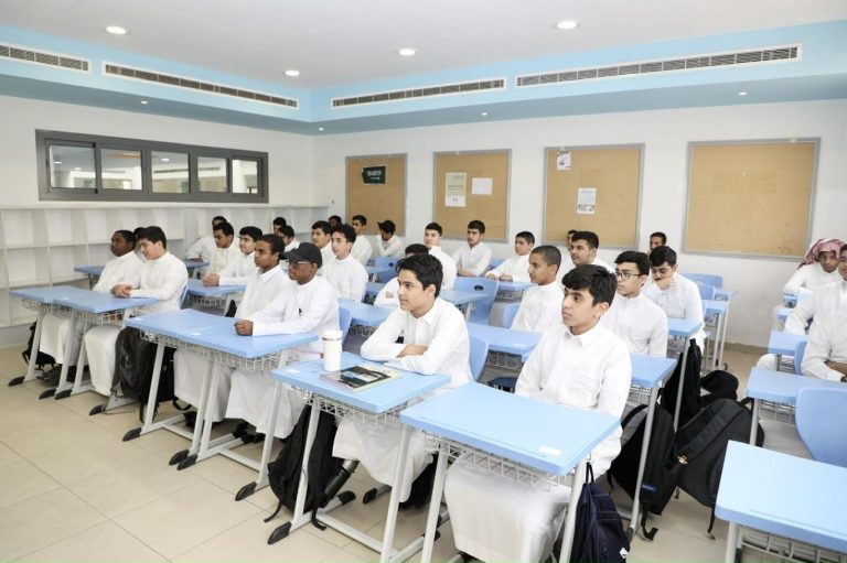 هل تعرف ما هي المشروبات والمأكولات الممنوعة في مدارس السعودية؟ اكتشف التفاصيل